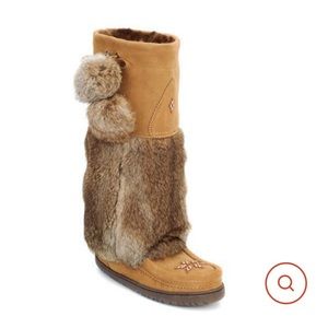 LIKE NEW - Manitobah Kanada Mukluks - WARM AND COZY!